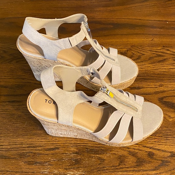 Torrid Beige Strappy Sandals with Front Zipper size 13 - Picture 3 of 11